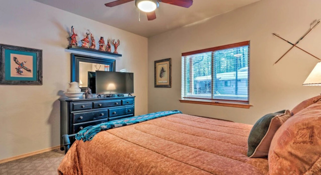 < 3 Mi to Pinetop Country Club: Luxe Cabin w/ Deck