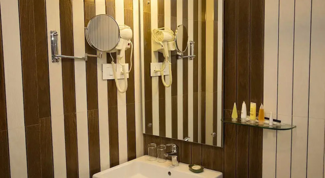 Полулюкс Yatri Suites and Spa