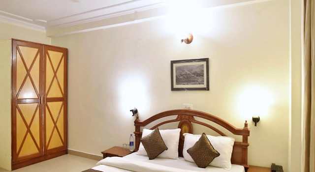 OYO 10432 Hotel Swaran Palace