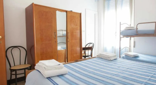 Четырёхместный номер Standard с балконом Hotel Ronconi
