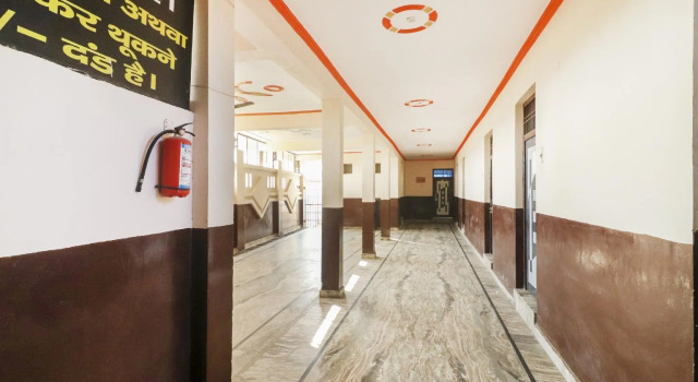 OYO 72863 New Satkar Hotel, Забронировать Отель Этмадпур штат Уттар-Прадеш