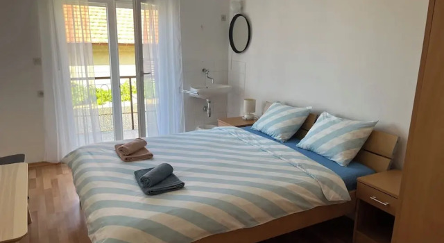 Apartments Pasko, Забронировать Апартаменты/квартира Отели Примоштен с парковкой, рядом с Пляж Затока, Парковка