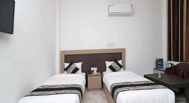 OYO 22584 Rv Homes, Забронировать Отель Гургаон 
