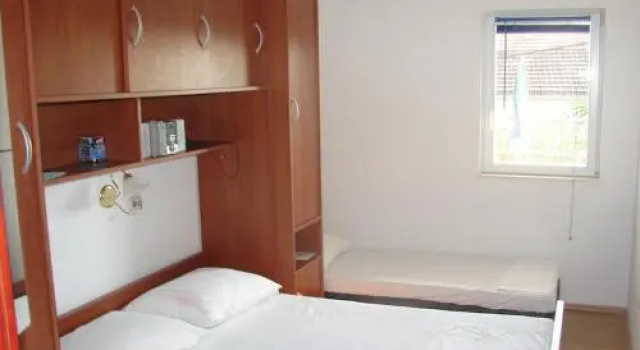 Apartment Slaven, Забронировать Апартаменты/квартира Винишче Trogir Riviera, рядом с Пляж Купиница