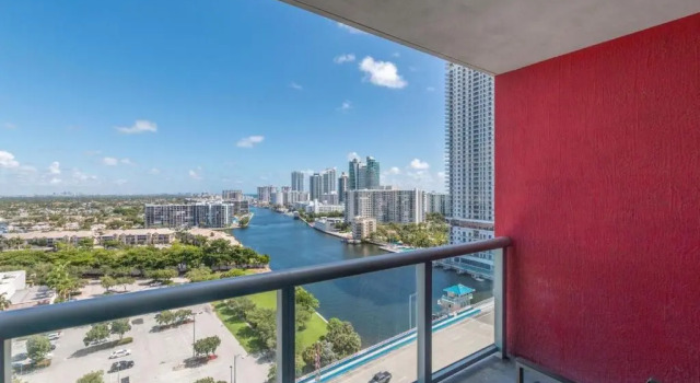 Modern Studio rental at Beachwalk Resort Hollywood 18th floor, Rezerwuj Ośrodek wypoczynkowy Hotele w Panhandle Florida z parkingiem, Parking