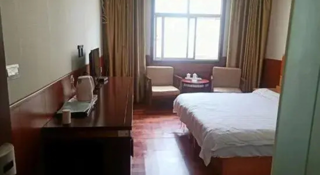 Luonan Warm Hotel, Boek Hotel Shangluo Shaanxi