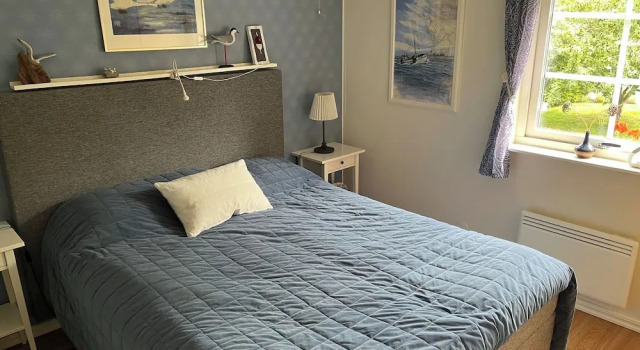 House with Hot Tub and Sauna 300 near the Lake, Book Hotel Linköping 