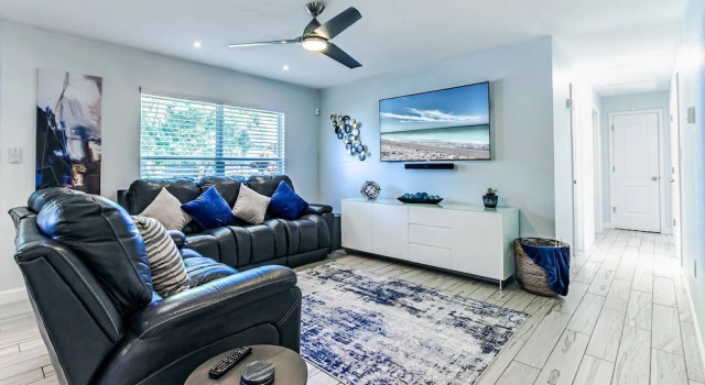 Fruit & Wine Saltwater Pool Home, Забронировать Дом для отпуска Виллы Сарасота, рядом с Pelican Plaza Shopping Center, Вилла