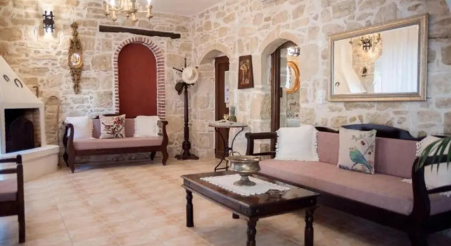 Traditional House 1 with Pool