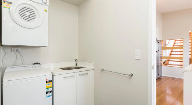 7 Roseby Court
