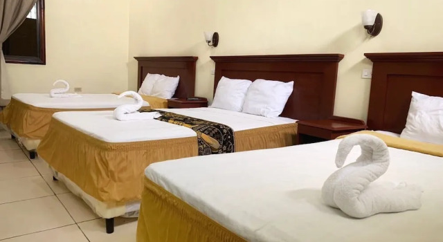 Трёхместный номер Classic с балконом Hotel y Restaurante Maria Ofelia
