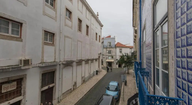 Lovelystay - Cozy Duplex Home in Alfama, Забронировать Отель Санта-Мария-Майор Лиссабон, рядом с Money Museum
