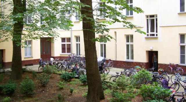 Апартаменты Quiet Courtyard Apartment (PB1)
