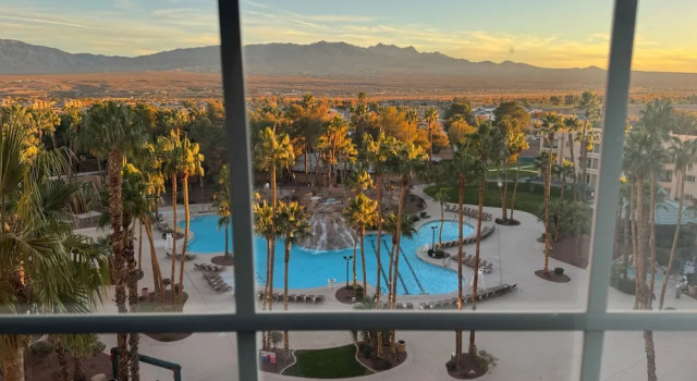 Четырёхместный номер Standard с видом на бассейн CasaBlanca Resort, Casino, Golf & Spa