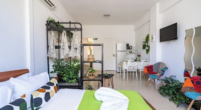Oasis - Cosy Studio in Larnaca, Book Hotel Larnaka Larnaca Region
