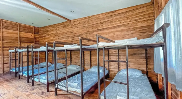 Кровать в общем номере Kanta Hill Resort