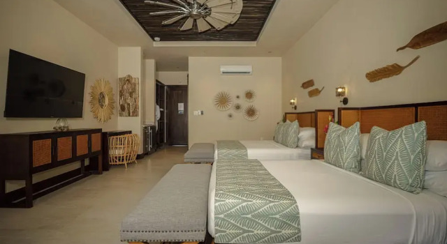 Четырёхместный люкс с балконом и oceanfront Prana Maya Island Resort