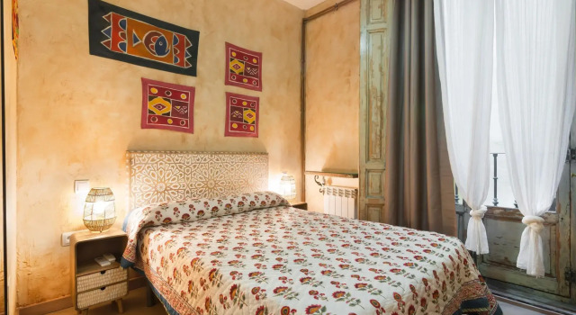 Hostal Artistic B&B, Забронировать Отель «постель и завтрак» центр города Мадрид, рядом с Monumento a los Caídos por España