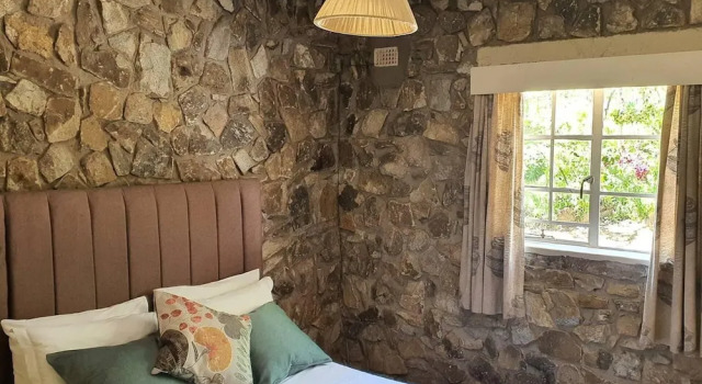 10 Guest Stay in the Mountains of Nyanga!, Réserver Maison d'hôtes Maisons d'hôtes à Manicaland, Maison d'hôtes