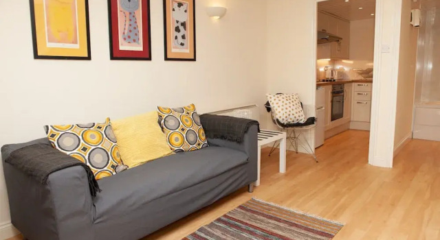 2 Bedroom Bristol House Near Gloucester Road, Забронировать Дом для отпуска Виллы Бристоля, рядом с Gloucestershire County Cricket Club, Вилла