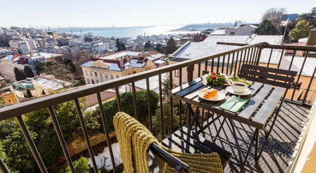 Апартаменты Flat With Balcony and Bosphorus View in Beyoglu