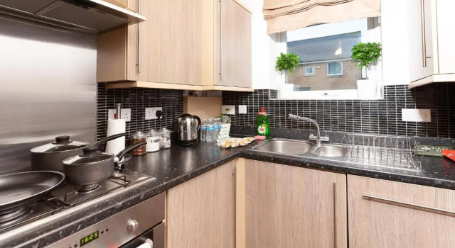 Коттедж с 3 комнатами 3 Bedroom 3 Bathroom House in Central Milton Keynes with Garden, Free Parking and Smart TV - Contractors, Relocation, Business Travellers