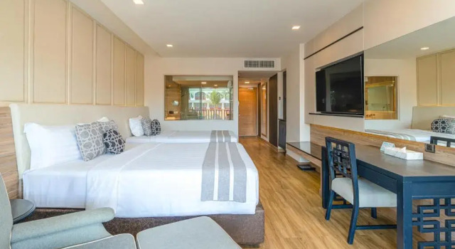 Номер с доступом в бассейн Deluxe Phuket Graceland Resort and Spa