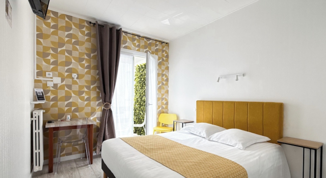 Двухместный номер Deluxe с балконом и с видом на внутренний двор Hotel de Paris