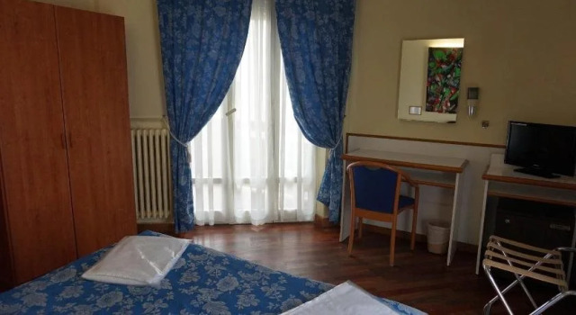 Hotel Tritone, Varaa Hotelli Hotellit Marche Coast uima-altaalla, Uima-allas