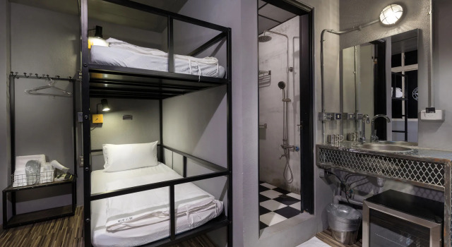 和平公獄監獄文旅 近東大門夜市 Peace Prison Theme Inn, Забронировать Отель «постель и завтрак» Отели Хуалянь с парковкой, рядом с Парк Наньбинь, Парковка