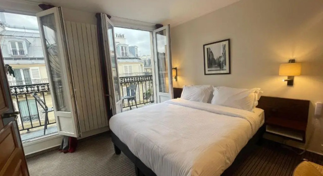 Двухместный номер Superior с балконом Hotel du College de France