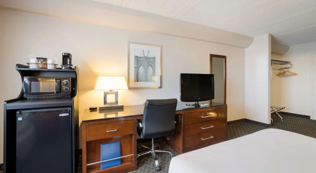 Номер Standard Отель Riverfront Inn