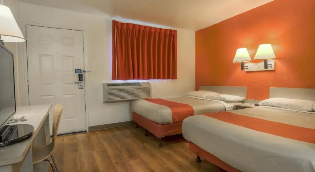 Четырёхместный номер Deluxe Motel 6 Chino, CA - Los Angeles Ontario