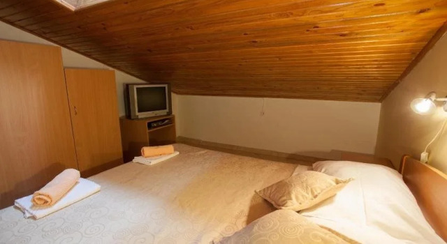 Pansion Burin, Prenota Hotel Hotel a Isole Quarnerine con parcheggio, Parcheggio