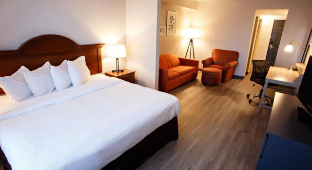 Люкс Country Inn & Suites by Radisson, Harrisburg West Mechanicsburg