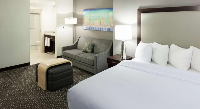 Двухместная студия-люкс Accessible Homewood Suites Miami Airport/Blue Lagoon
