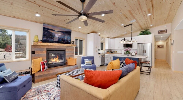 2088-cloud On Villa Grove 3 Bedroom Home by Redawning