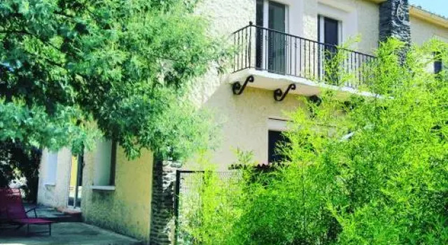 Grande maison catalane entre mer et montagne, Rezerwuj Apartament Hotele w Reynès z parkingiem, Parking