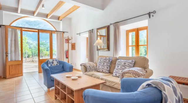 Deià semi-detached sunny country house, near GR221, Rezerwuj Hotel Hotele w Majorka z parkingiem, Parking