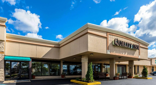 Четырёхместный номер Standard Quality Inn University Lansing