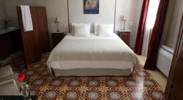 Justin de Provence, Book Hotel Hoteller i Vaucluse med parkering, Parkering