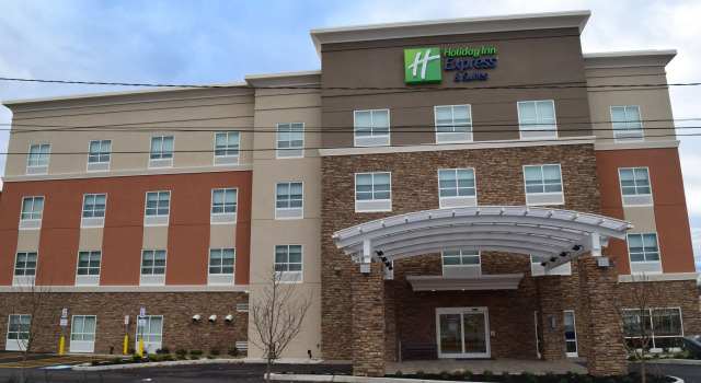 Holiday Inn Express & Suites Ithaca by IHG, Забронировать Отель Отели Cayuga Lake Wine Trail с бассейном, Бассейн