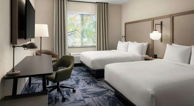 Четырёхместный номер Standard Fairfield by Marriott Inn & Suites Chilliwack