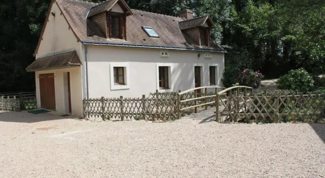Gîte 8 personnes cadre authentique proche château du loir, Забронировать Отель Отели Sarthe с парковкой, Парковка