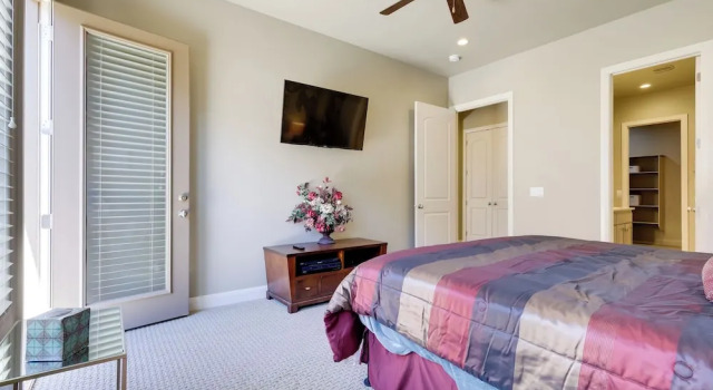 Sleek Home: Patio, Gas Grill & Access to Pool, Varaa Huoneisto Washington 