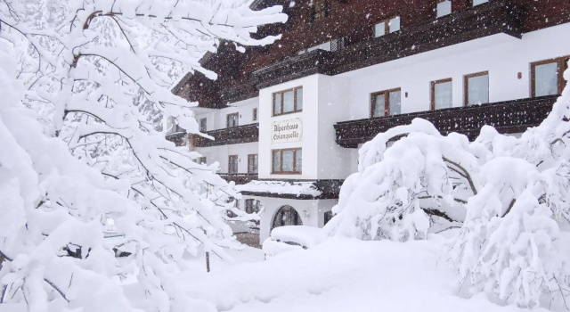 Hotel Alpenhaus Evianquelle, Rezerwuj Hotel Hotele w Salzburg z parkingiem, Parking