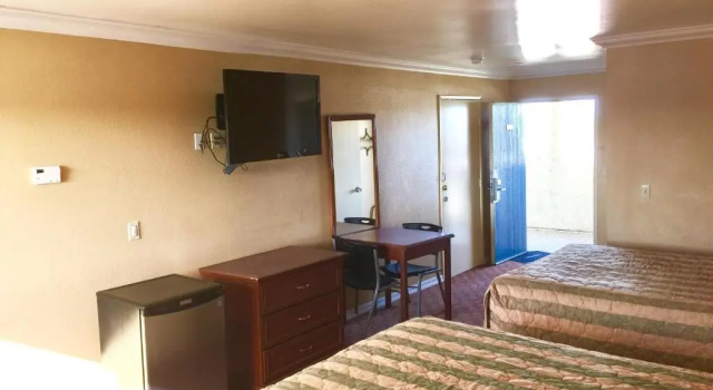 Bellflower Travel Inn