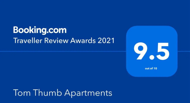 Кровать в общем номере Tom Thumb Apartments