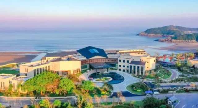 ZhouLv Nanyuan Maritime Silk Road Hotel · Haitian platform Wentang courtyard, Prenota Hotel Hotel a Zhoushan con piscina, Piscina