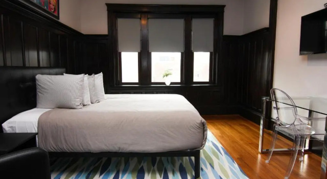 A Stylish Stay w/ a Queen Bed, Heated Floors.. #37, Rezerwuj Hotel Brooklyn 